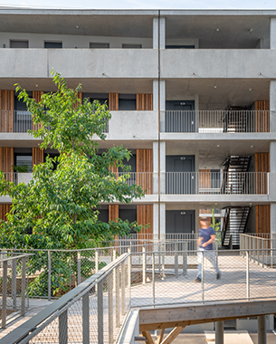 Ilot principal d'un futur quartier durable, les logements prennent place au cœur d'un projet paysager.

Se garer dans un parc, marcher à hauteur de feuillage, jardiner avec ses voisins... ce projet interroge les façons d'habiter et les nouveaux usages pour un mieux vivre ensemble.