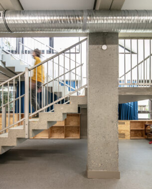 La réhabilitation du plateau d'un bâtiment classé patrimoine du XX° siècle en FabLab pour l'Ecole Nationale d'Architecture de Grenoble.